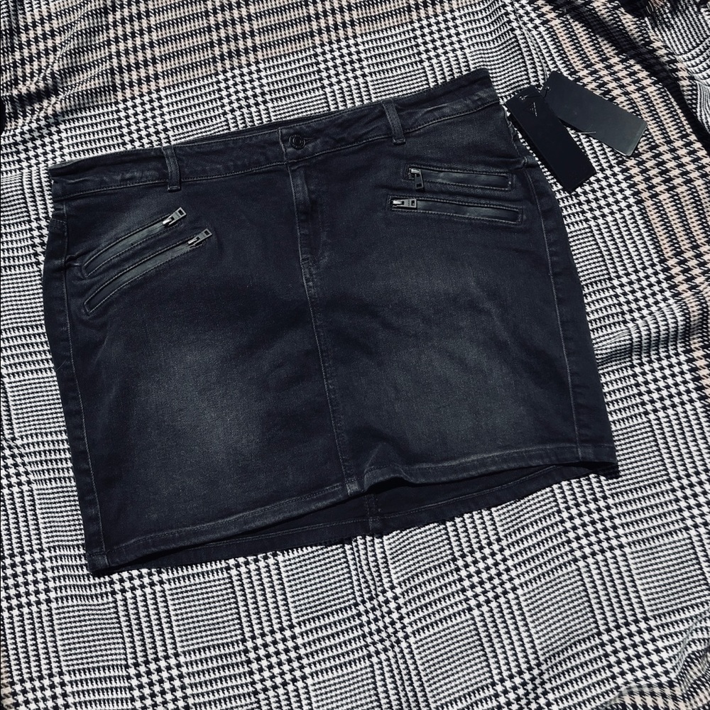 Guess Biker mini Skirt - Picture 2 of 8